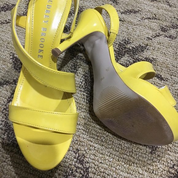 Gorgeous slingback lemon yellow high heels - Picture 2 of 4